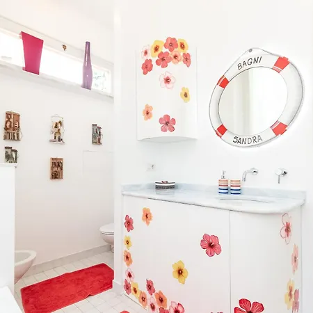 100mq Deluxe - Walk To - Private Parking Apartment