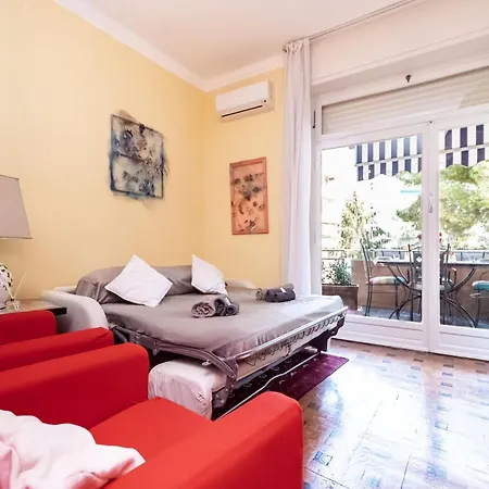 100mq Deluxe - Walk To - Private Parking San Remo