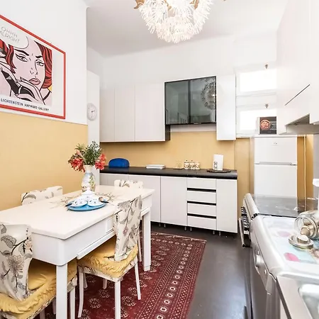Apartament 100mq Deluxe - Walk To - Private Parking