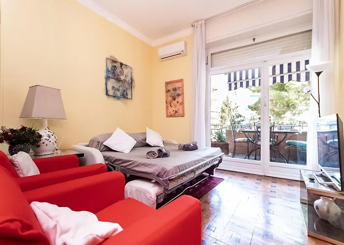 100mq Deluxe - Walk To - Private Parking *