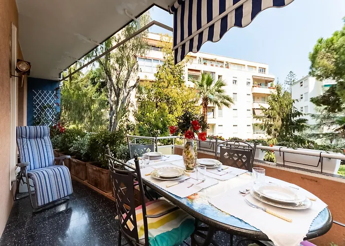 100mq Deluxe - Walk To - Private Parking *