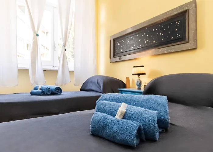 100mq Deluxe - Walk To - Private Parking *